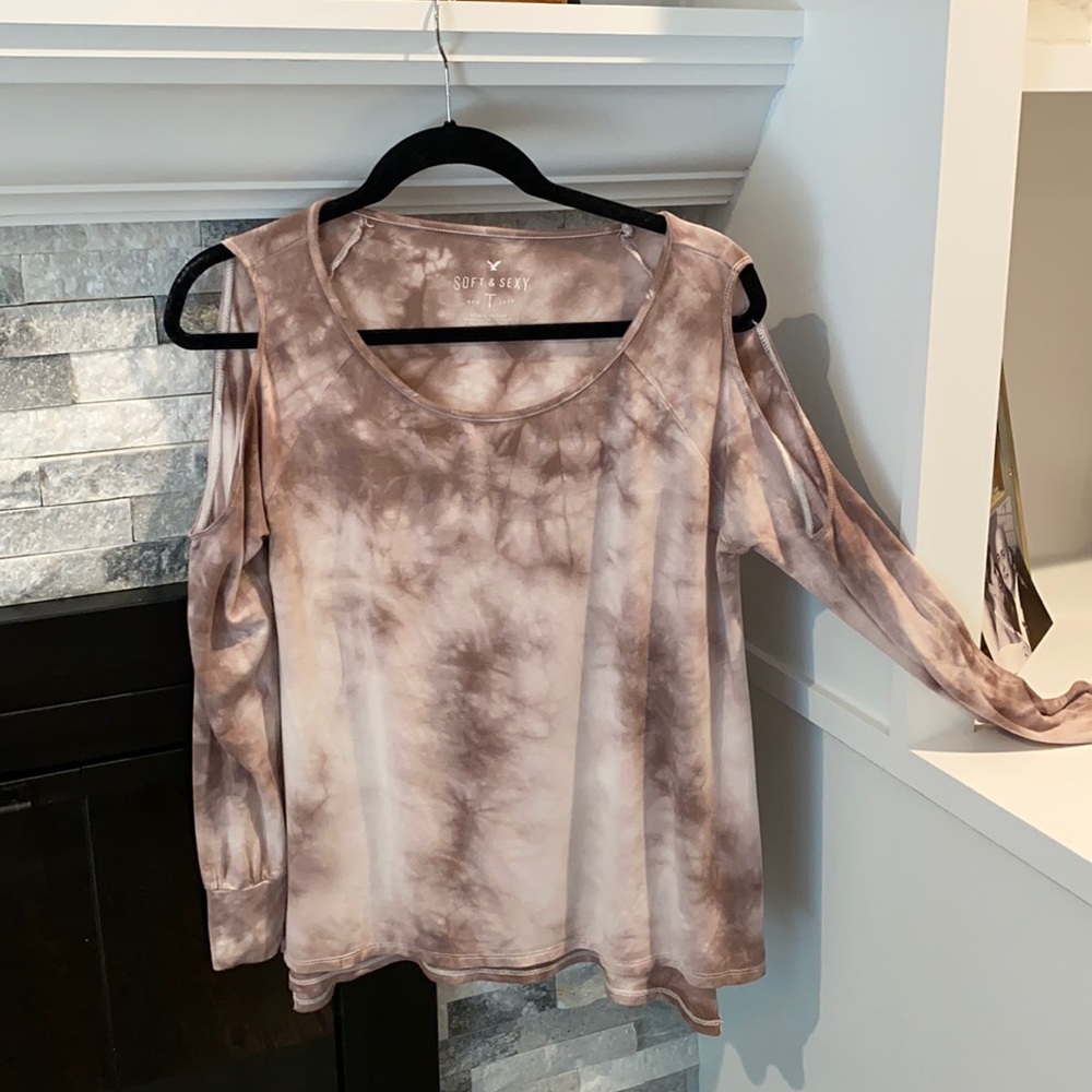 Cold shoulder tie dye American Eagle top